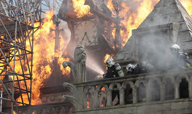 Notre-Dame in Flammen - Filmfotos