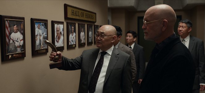 Fuerza Espacial - La delegación china - De la película