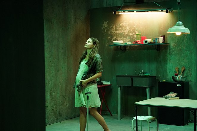 Dívka ve sklepě - Z filmu - Stefanie Scott