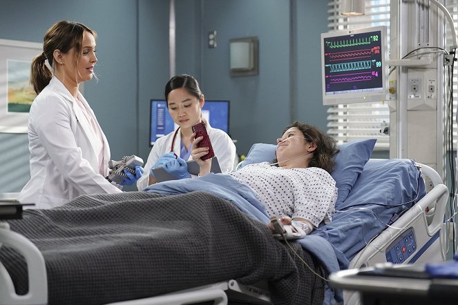 Grey's Anatomy - Season 18 - Put the Squeeze on Me - Photos - Camilla Luddington