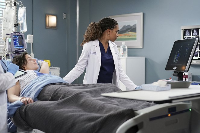 Grey's Anatomy - Put the Squeeze on Me - Photos - Kelly McCreary
