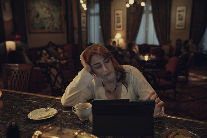 Pera Palas'ta Gece Yarısı - Yolculuk - Van film - Hazal Kaya