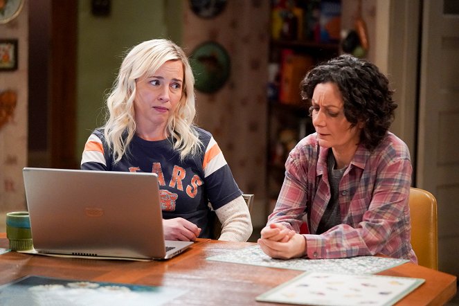 The Conners - Season 4 - Messy Situation, Miscommunication and Academic Probation - Photos - Alicia Goranson, Sara Gilbert