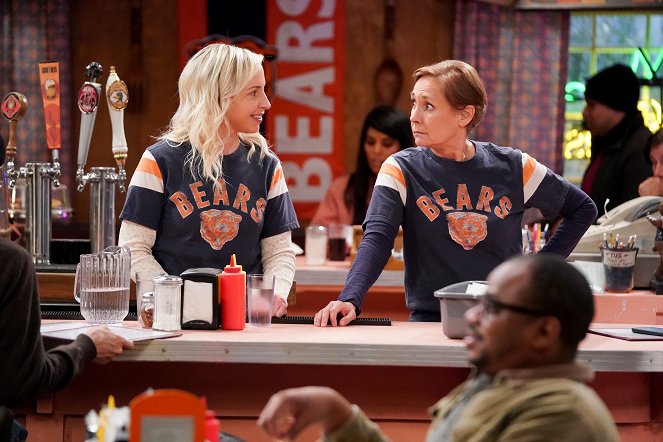 The Conners - Season 4 - Messy Situation, Miscommunication and Academic Probation - Photos - Alicia Goranson, Laurie Metcalf