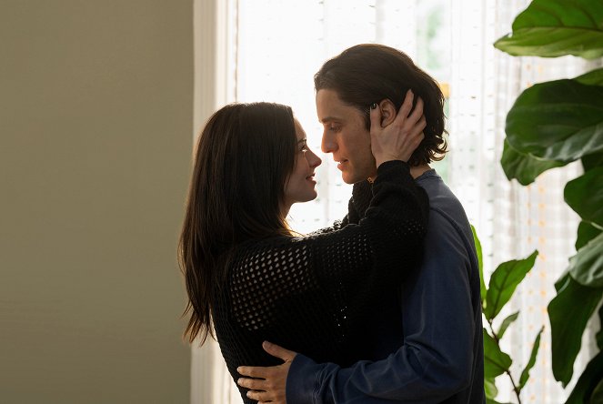 WeCrashed - This Is Where It Begins - Filmfotos - Anne Hathaway, Jared Leto