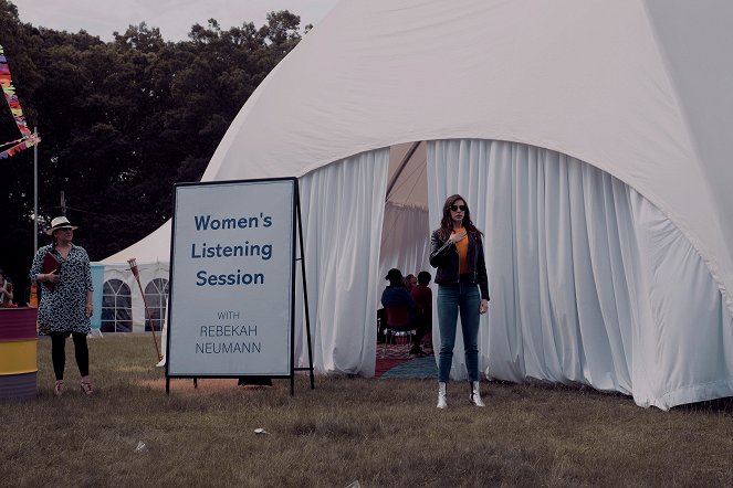 WeCrashed - Nyári tábor - Filmfotók - Anne Hathaway