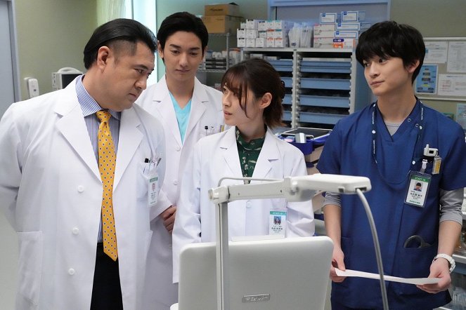 Doctor White - De la película - Shinya Kote, Minami Hamabe, Fumiya Takahashi