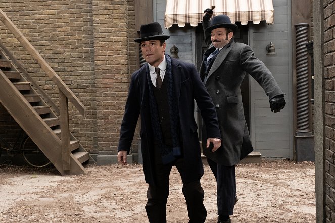 Murdoch Mysteries - Season 15 - The Things We Do for Love: Part 1 - Photos - Yannick Bisson, Brendan Murray