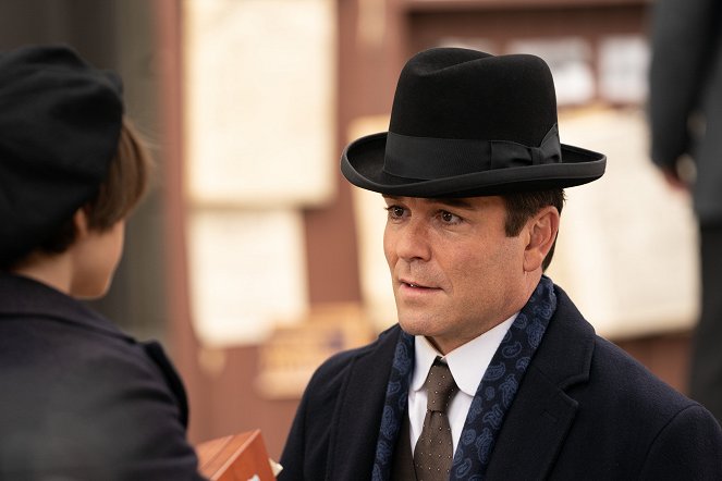 Murdoch Mysteries - The Things We Do for Love: Part 2 - Photos - Yannick Bisson