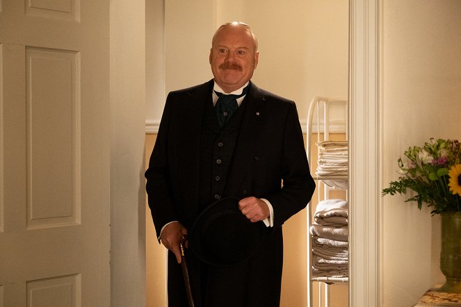 Murdoch Mysteries - The Things We Do for Love: Part 2 - Photos - Thomas Craig