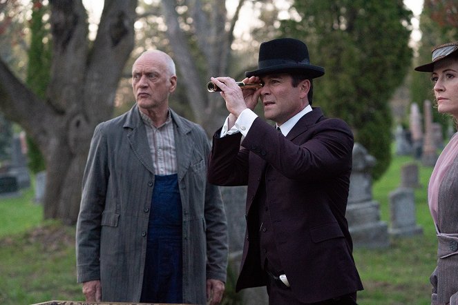 Murdoch Mysteries - Season 15 - Manhunt - Van film