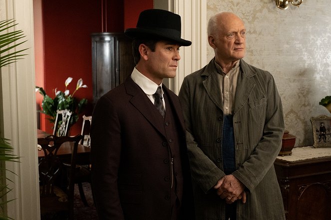 Murdoch Mysteries - Manhunt - Photos