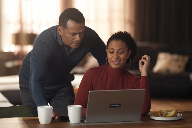 A Million Little Things - Season 4 - Fresh Start - Photos - Mario Van Peebles, Christina Moses