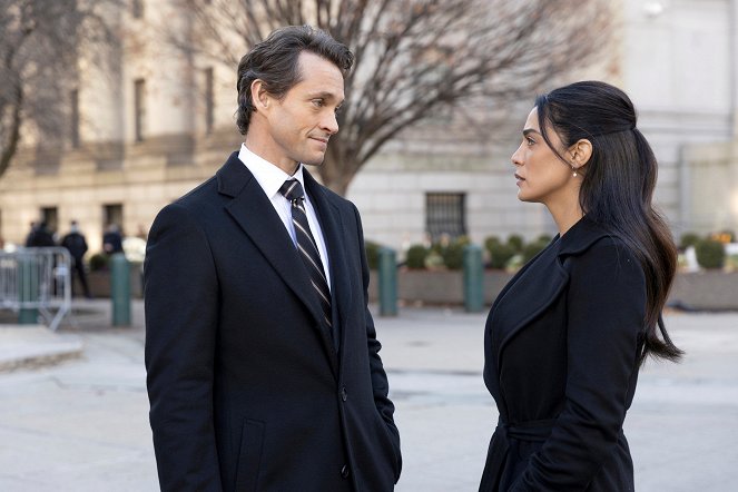 Law & Order - Season 21 - The Right Thing - Photos - Hugh Dancy, Odelya Halevi