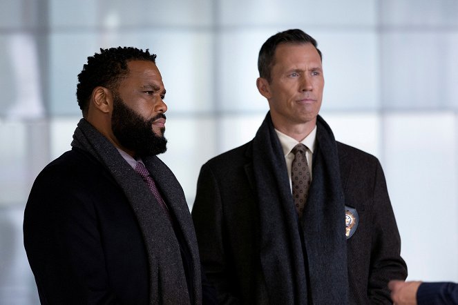 Law & Order - Season 21 - The Right Thing - Photos - Anthony Anderson, Jeffrey Donovan