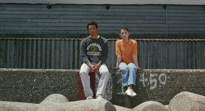 A Scene at the Sea - Photos - Kurōdo Maki, Hiroko Ōshima