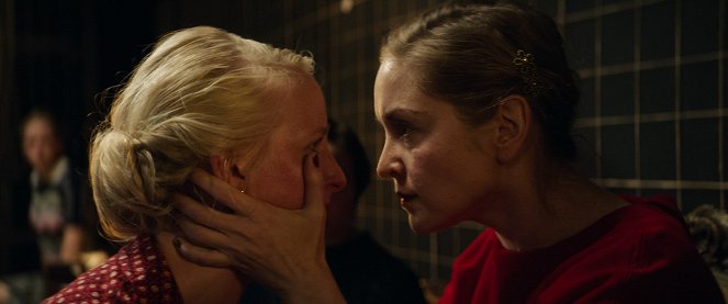 Trümmermädchen - Die Geschichte der Charlotte Schumann - Film - Anna Gesa-Raija Lappe, Valery Tscheplanowa