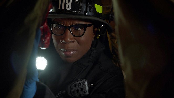 9-1-1 - Outside Looking In - Photos - Aisha Hinds