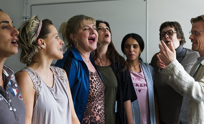 À l'ombre des filles - Kuvat elokuvasta - Veerle Baetens, Agnès Jaoui, Hafsia Herzi, Alex Lutz