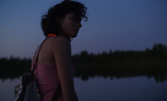 Girls Shouldn't Walk Alone at Night - Filmfotos