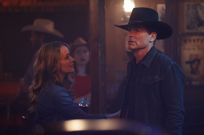 9-1-1: Texas - Prince Albert in a Can - Z filmu - Amy Acker, Rob Lowe