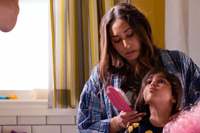 Children Ruin Everything - Intimacy - Filmfotos - Meaghan Rath, Mikayla SwamiNathan