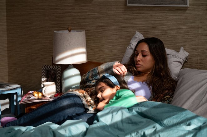 Children Ruin Everything - Season 1 - Sick Day - Photos - Mikayla SwamiNathan, Meaghan Rath