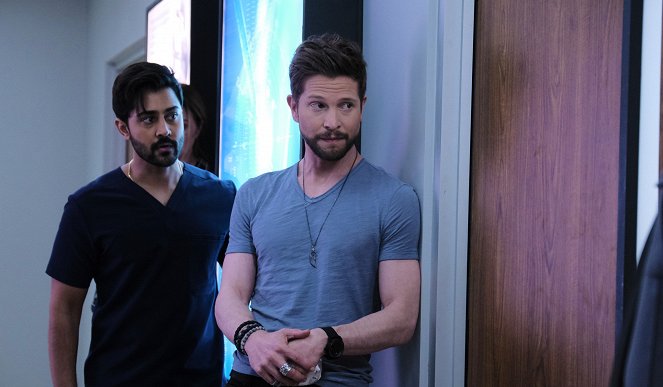 The Resident - Ask Your Doctor - Photos - Manish Dayal, Matt Czuchry