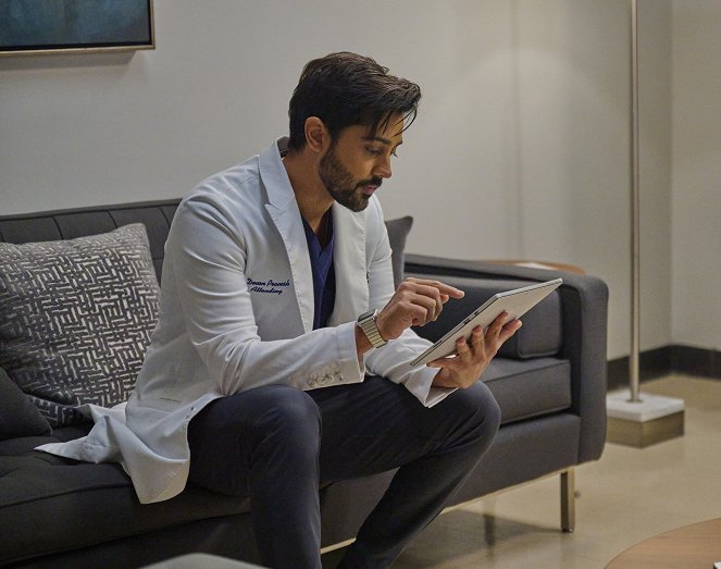 The Resident - Ask Your Doctor - Van film - Manish Dayal