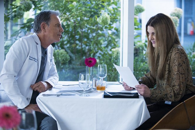 The Resident - Old Dogs, New Tricks - Do filme - Bruce Greenwood, Jane Leeves