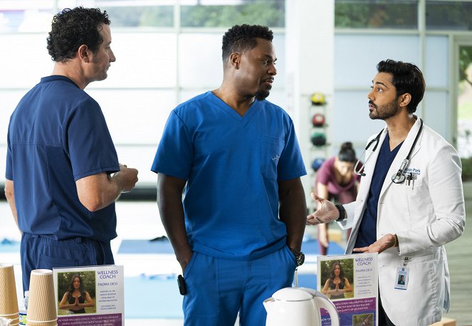 Atlanta Medical - He'd Really Like to Put in a Central Line - Filmfotos - Michael Hogan, Malcolm-Jamal Warner, Manish Dayal