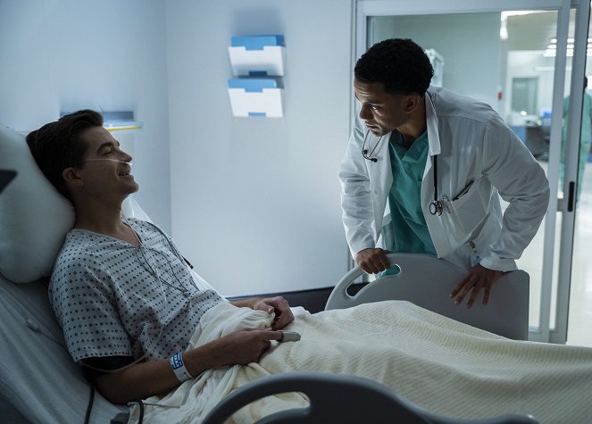 The Resident - He'd Really Like to Put in a Central Line - De la película - Miles Fowler