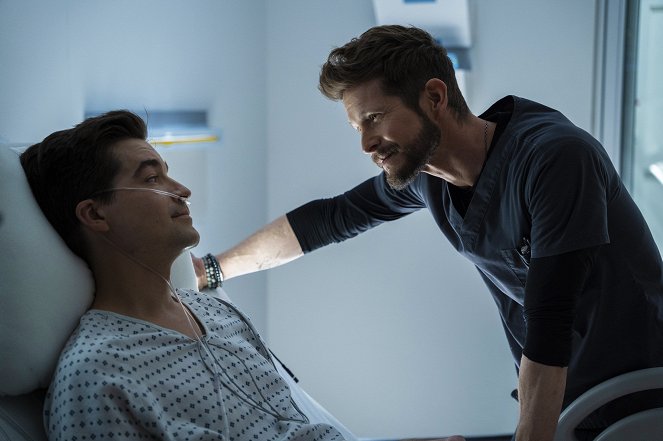 The Resident - Season 5 - He'd Really Like to Put in a Central Line - Photos - Matt Czuchry