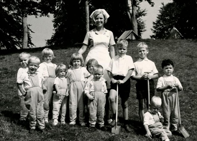 Six Kids and Their Uncle - Photos - Birgit Møller-Petersen
