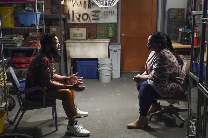 Black-ish - Young, Gifted and Black - Van film - Anthony Anderson, Liz Jenkins