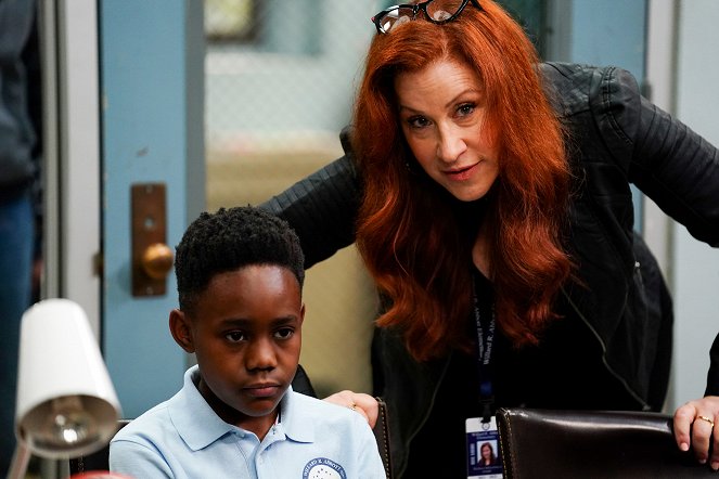 Abbott Elementary - Season 1 - Desking - Photos - Lisa Ann Walter