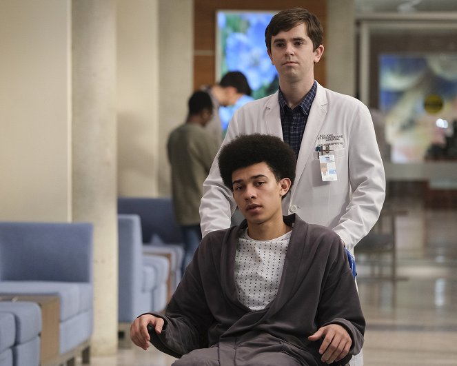 The Good Doctor - Growing Pains - Photos - Freddie Highmore