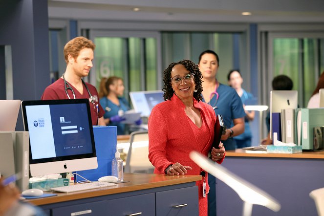 Nemocnice Chicago Med - Série 7 - You Can't Always Trust What You See - Z filmu - Nick Gehlfuss, S. Epatha Merkerson, Lorena Diaz