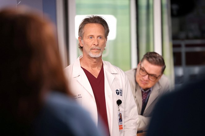 Chicago Med - Season 7 - You Can't Always Trust What You See - Photos - Steven Weber