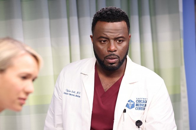 Chicago Med - Season 7 - You Can't Always Trust What You See - Photos - Guy Lockard