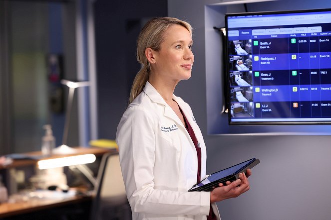 Chicago Med - Season 7 - You Can't Always Trust What You See - Photos - Kristen Hager