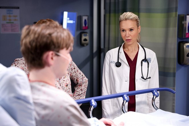 Chicago Med - Season 7 - To Lean in, or to Let Go - Photos - Kristen Hager