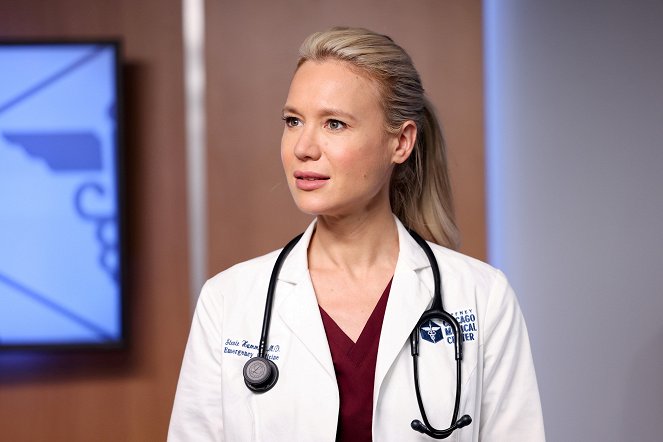 Chicago Med - To Lean in, or to Let Go - Photos - Kristen Hager