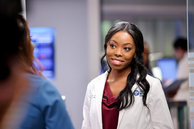 Chicago Med - To Lean in, or to Let Go - Photos - Asjha Cooper