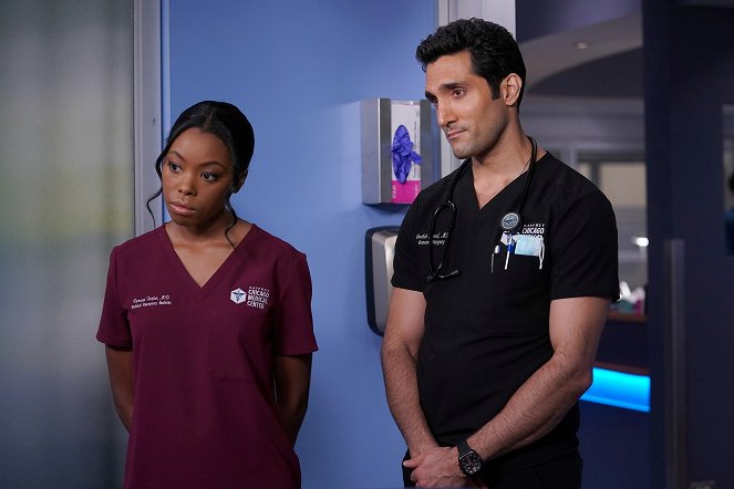 Chicago Med - Season 7 - Be the Change You Want to See - Z filmu - Asjha Cooper, Dominic Rains