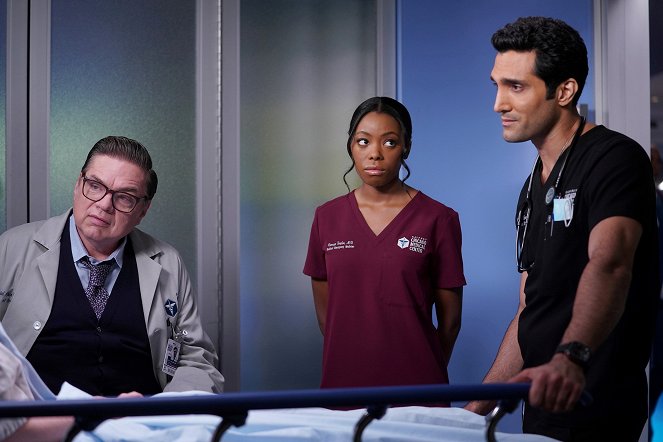 Chicago Med - Be the Change You Want to See - Photos - Oliver Platt, Asjha Cooper, Dominic Rains