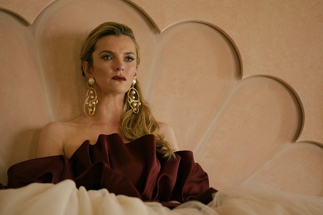 Roar - The Woman Who Was Kept on a Shelf - Photos - Betty Gilpin