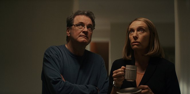 The Staircase - Prozess - Filmfotos - Colin Firth, Toni Collette