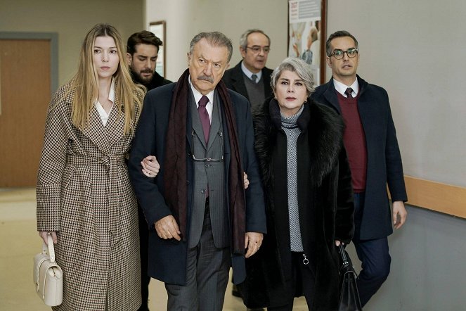 Camdaki Kız - Episode 25 - Kuvat elokuvasta - Selma Ergeç, Tamer Levent, Seher Devrim Yakut