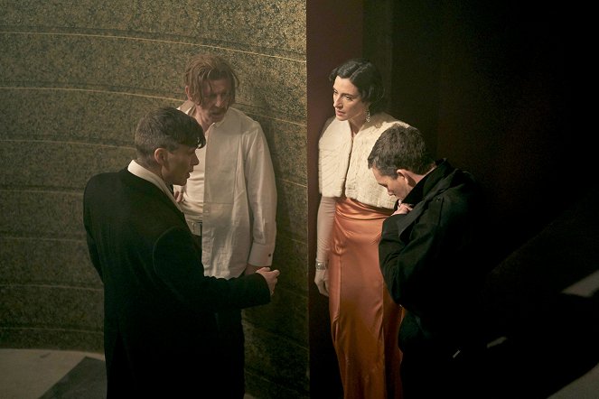 Peaky Blinders - Season 6 - Black Shirt - Photos - Cillian Murphy, Paul Anderson, Natasha O'Keeffe